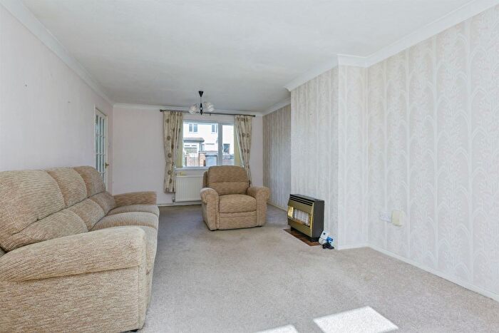 3 Bedroom Terraced House For Sale In Milnroy Road, Leicester, LE5