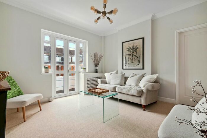 1 Bedroom Flat To Rent In Watchfield Court, London, W4