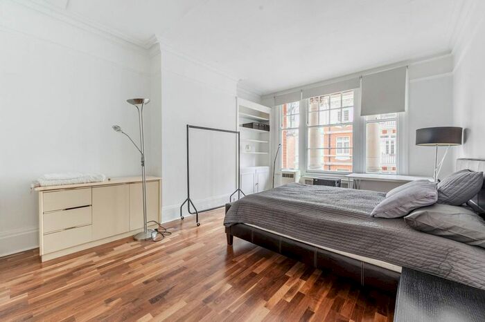 2 Bedroom Flat To Rent In Basil Street, Knightsbridge, London, SW3