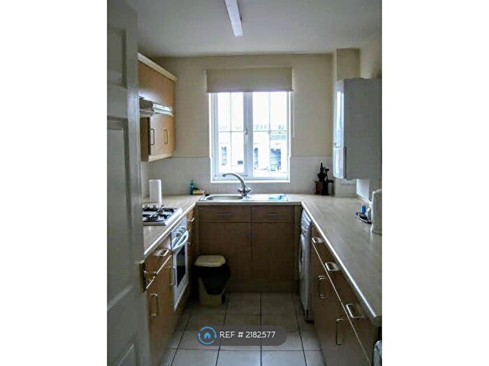 2 Bedroom Flat To Rent In South Terrace Court, Stoke-On-Trent, ST4