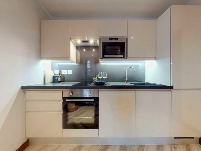 Apartment To Rent In Apt, Live Oasis Deansgate #, M2