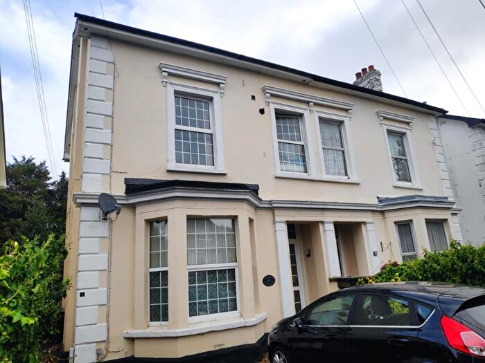 1 Bedroom Flat To Rent In Gloucester Road, Redhill, RH1