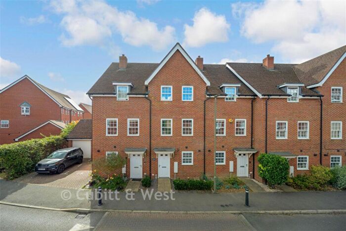 3 Bedroom Terraced House For Sale In Whittaker Drive, Horley, Surrey, RH6
