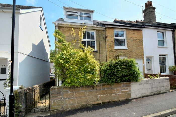 2 Bedroom Flat To Rent In Albert Street, Cowes, PO31