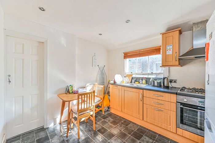 2 Bedroom Flat For Sale In Rita Road, Oval, London, SW8