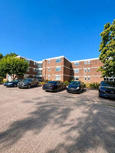 2 Bedroom Flat To Rent In Stratton Close, Stanmore, HA8