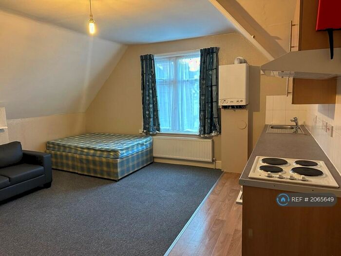 Studio To Rent In Redland Road, Bristol, BS6