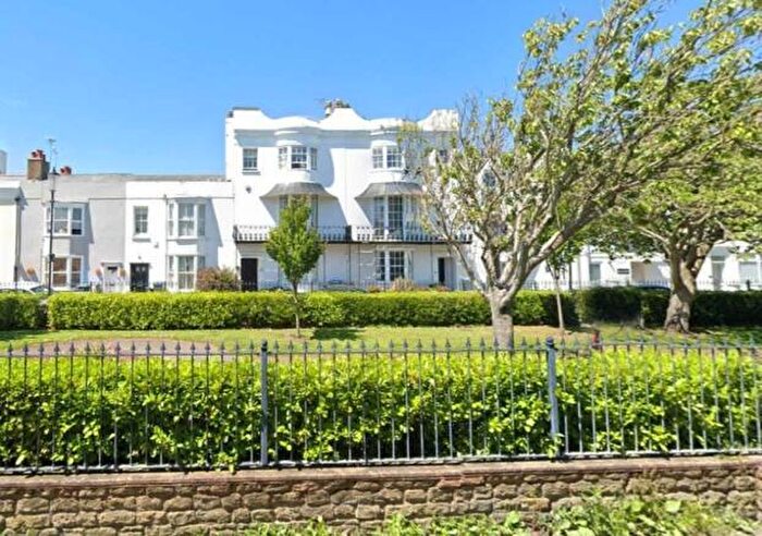 4 Bedroom Town House To Rent In Bognor Regis, PO21