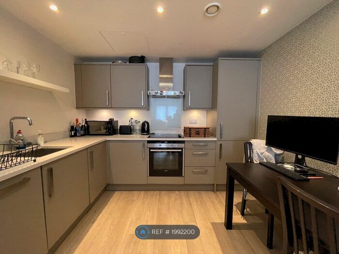 2 Bedroom Flat To Rent In Friern Barnet Road, London, N11