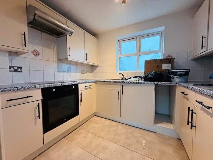 2 Bedroom Flat To Rent In Pickford Gardens, Slough, SL1