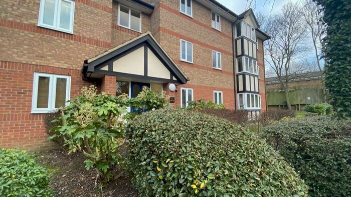 2 Bedroom Apartment To Rent In Deer Close, Hertford, SG13