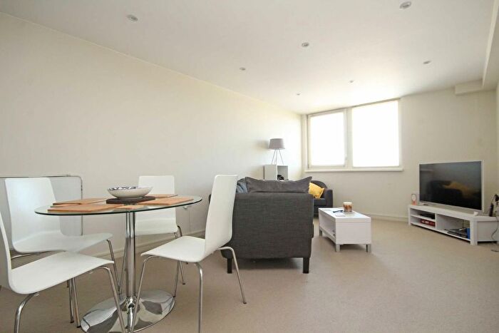 1 Bedroom Flat To Rent In Orchard Road, Richmond, TW9