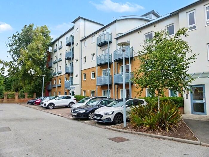 1 Bedroom Flat For Sale In Trafalgar Gardens, Crawley, RH10