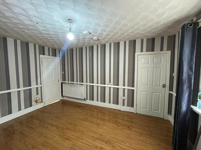 4 Bedroom Semi Detached House To Rent In Tudor Street, Tipton, DY4