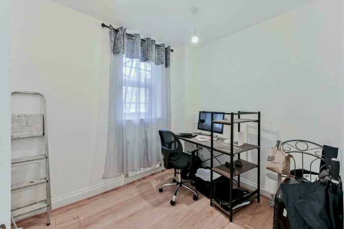 2 Bedroom Flat To Rent In White Hart Lane, Tottenham, London, N17