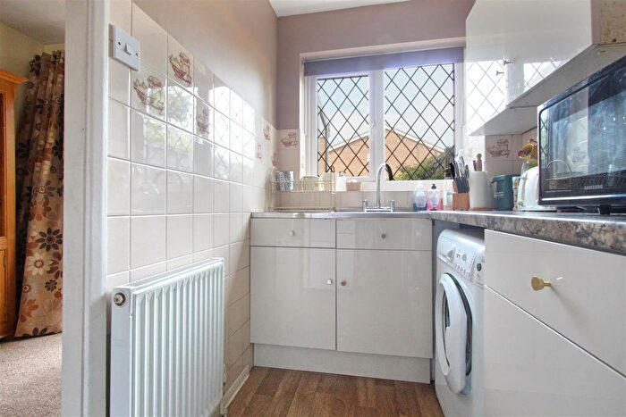 2 Bedroom Terraced House For Sale In Broomfield Avenue, Broxbourne, EN10