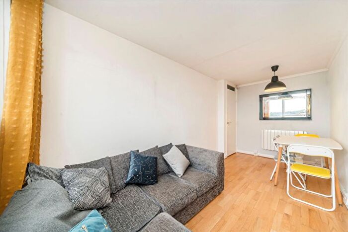 3 Bedroom Flat For Sale In Crayford Road, Tufnell Park, N7