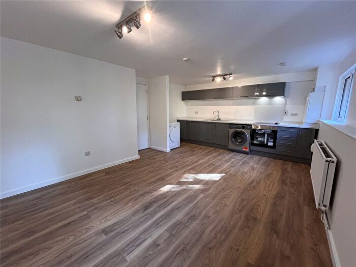 1 Bedroom Flat To Rent In Kingsway Gardens, Andover, Hampshire, SP10