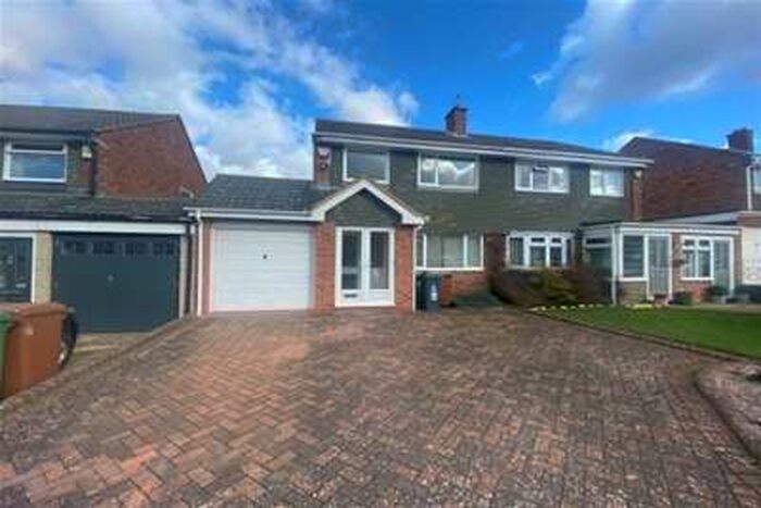 3 Bedroom House To Rent In Whitethorn Crescent, Streetly, B74