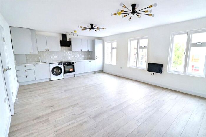 1 Bedroom Flat To Rent In Holloway Road, Holloway, London, N7