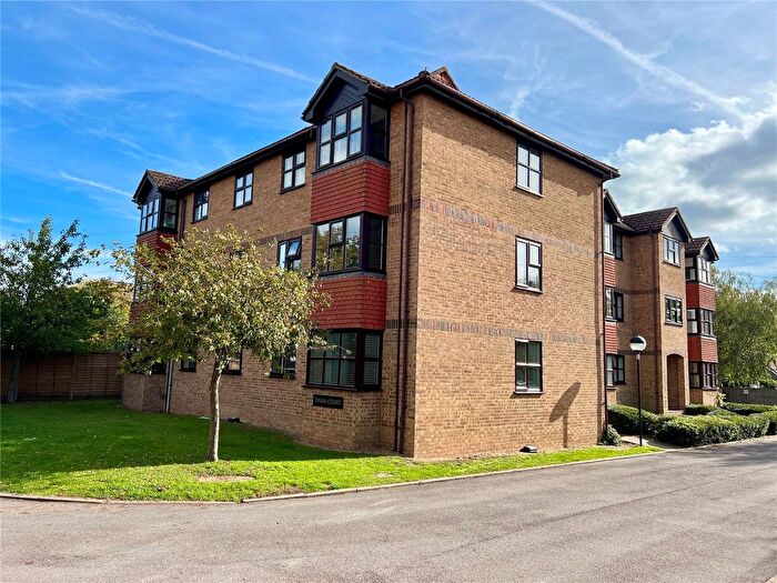 2 Bedroom Flat For Sale In Swan Court, Mangles Road, Guildford, Surrey, GU1