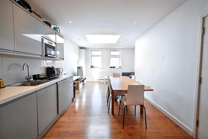 3 Bedroom Apartment To Rent In Audley Road, London, NW4