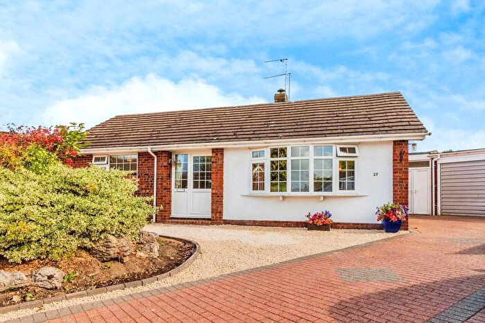 3 Bedroom Detached Bungalow For Sale In Farley Avenue, Harbury, CV33