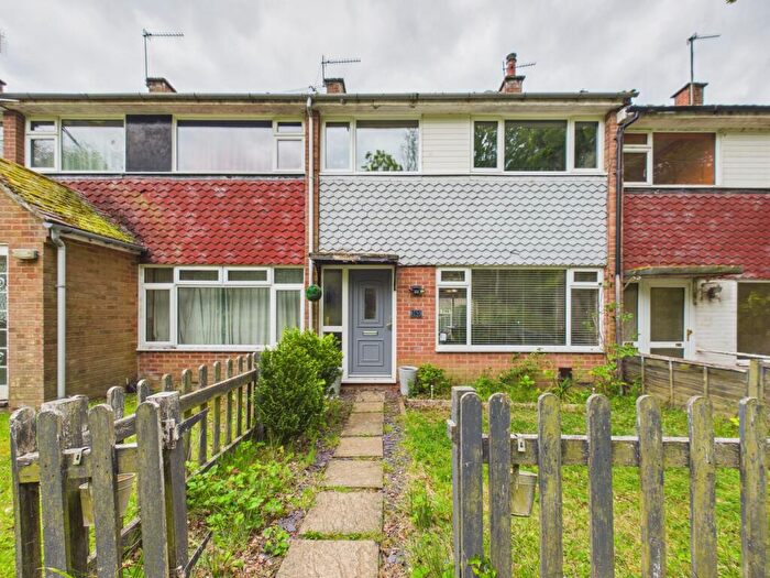 3 Bedroom Terraced House For Sale In Stephens Road, Tadley, RG26