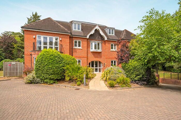 2 Bedroom Flat To Rent In Chasemount, Windlesham, GU20