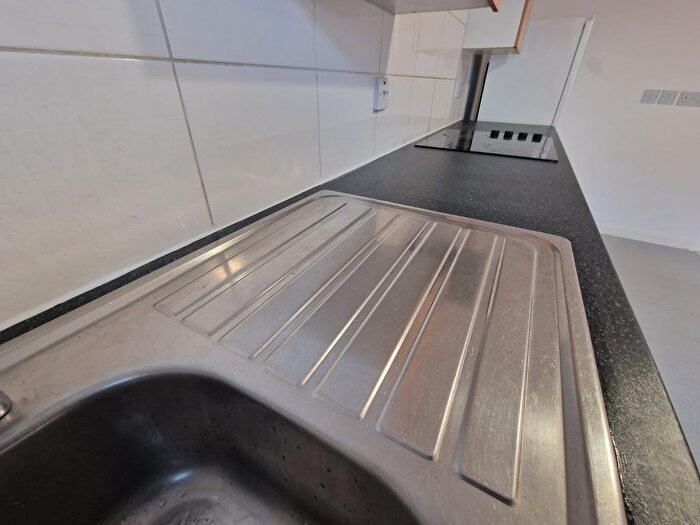 3 Bedroom Flat To Rent In Milliners Court, Milliners Way, Luton, Bedfordshire, LU3