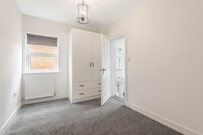 4 Bedroom Semi-Detached House To Rent In Maidenhead, Berkshire, SL6