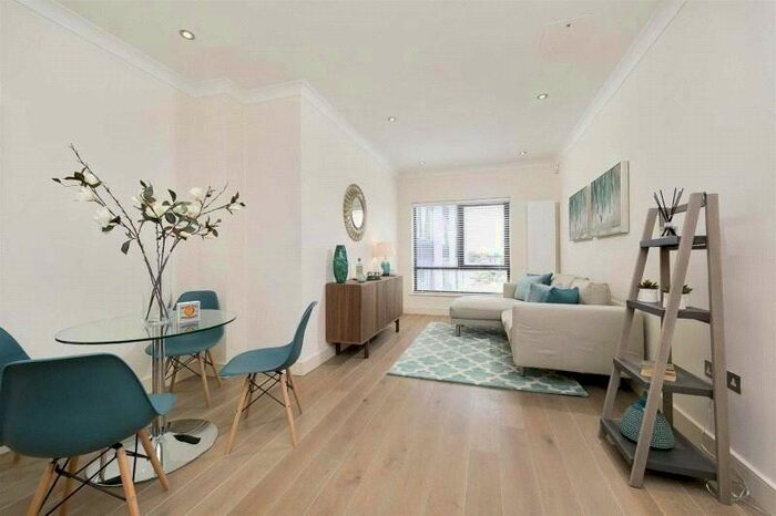 1 Bedroom Flat To Rent In Park House, Teddington, Middlesex, TW11