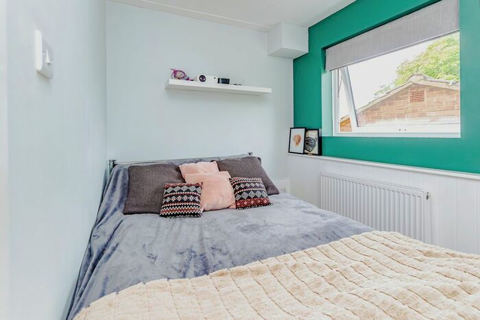 1 Bedroom Flat For Sale In Montana Close, South Croydon, CR2