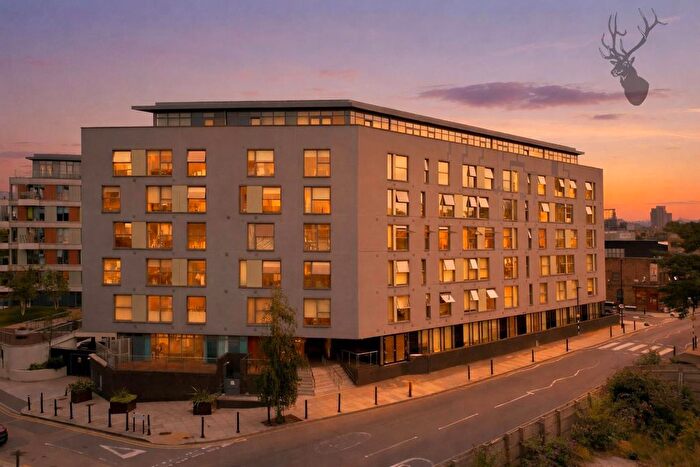 2 Bedroom Flat For Sale In Wick Lane, Bow, E3