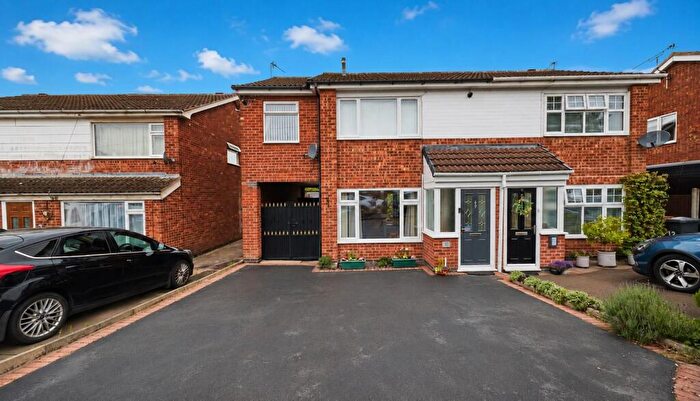3 Bedroom Semi Detached House For Sale In Erskine Close, Hinckley, LE10