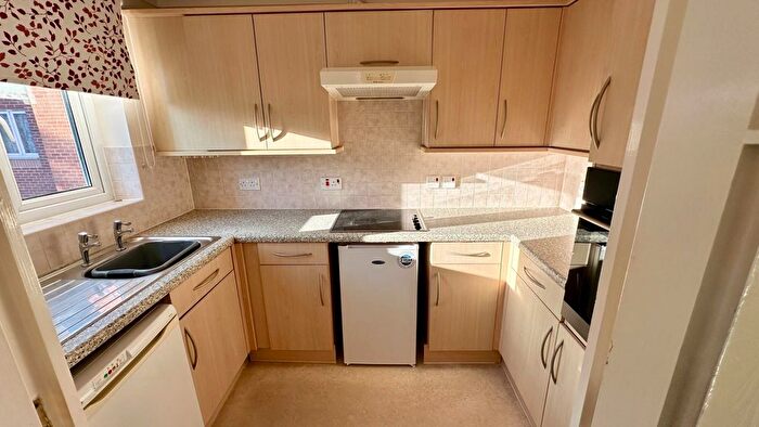 1 Bedroom Flat For Sale In New Station Road, Fishponds, Bristol, BS16