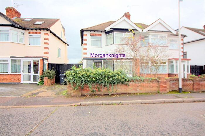 3 Bedroom End Terrace House To Rent In Deynecourt Gardens, Wanstead, E11