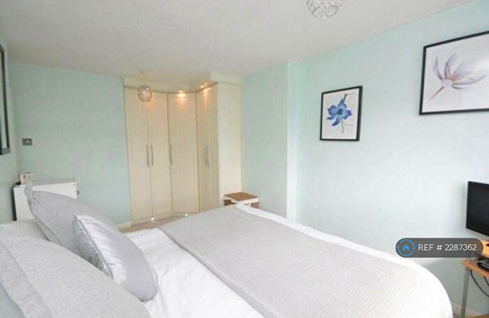 3 Bedroom Semi-Detached House To Rent In Victoria Grove, Horsforth, Leeds, LS18