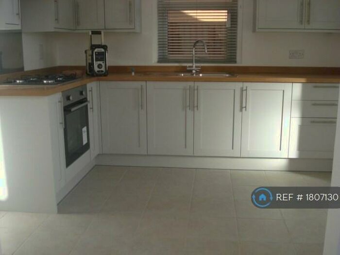 3 Bedroom Detached House To Rent In Grove Road East, Christchurch, BH23