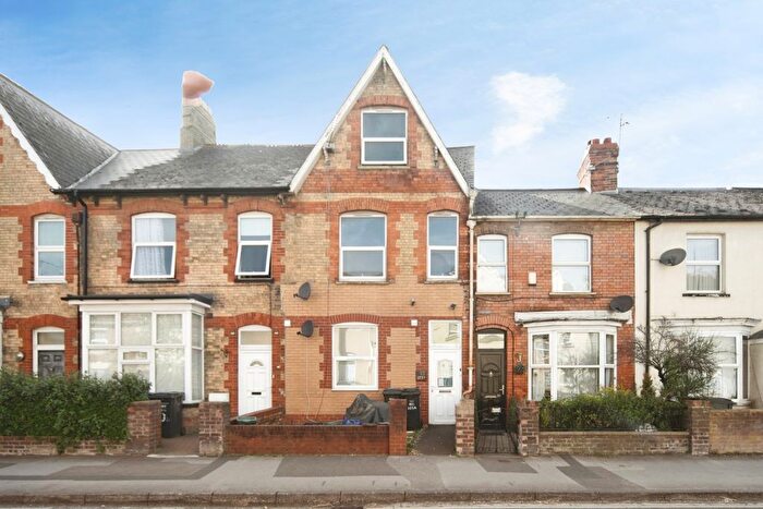 2 Bedroom Maisonette For Sale In Cheddon Road, Taunton, Somerset, TA2