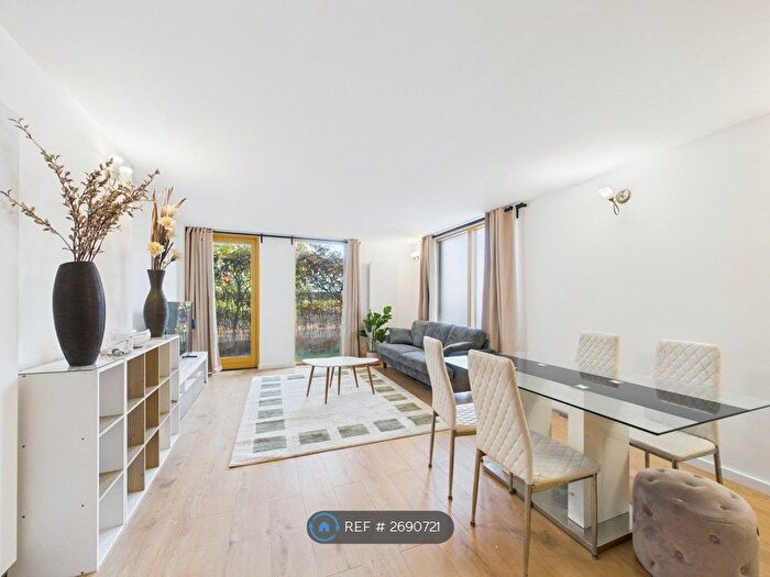 2 Bedroom Flat To Rent In Farnsworth Court, London, SE10