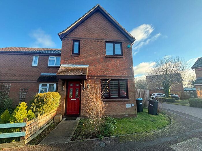 3 Bedroom House To Rent In Fontwell Drive, Bletchley, Milton Keynes, MK3