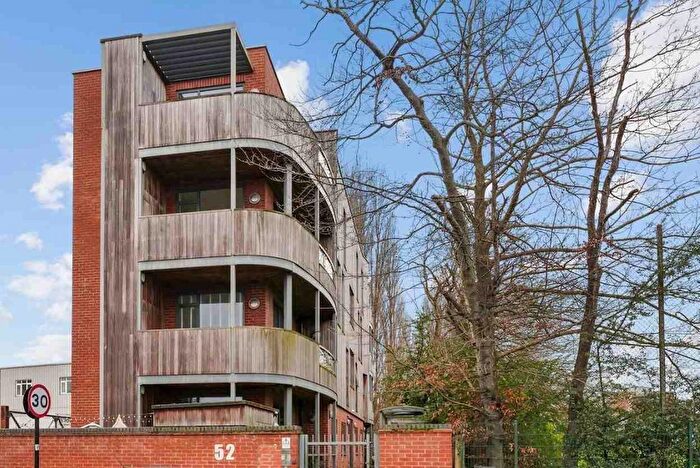 2 Bedroom Flat To Rent In Kangley Bridge Road, London, SE26