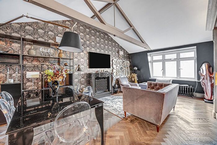 2 Bedroom Flat To Rent In Redcliffe Gardens, London, SW10