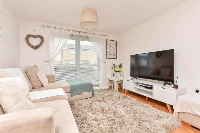 2 Bedroom Flat For Sale In Olympia Way, Whitstable, Kent, CT5