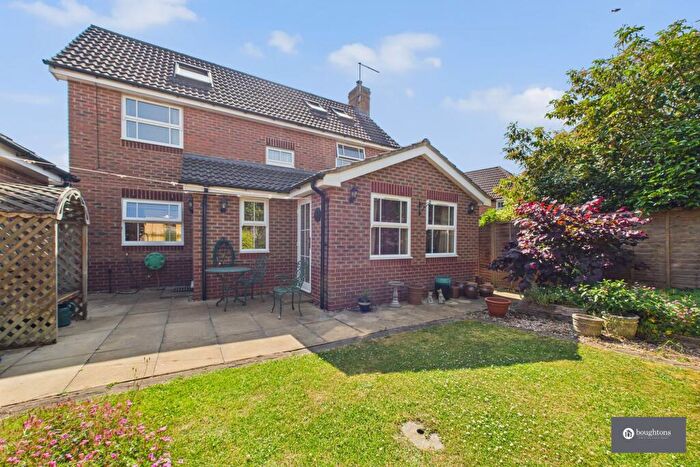 4 Bedroom Detached House For Sale In Wren Close, Brackley, NN13