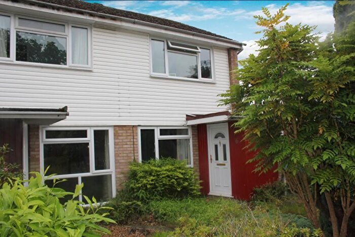 2 Bedroom End Of Terrace House To Rent In St Johns, Woking, GU21