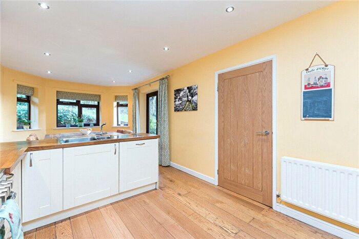 4 Bedroom Detached House For Sale In Spring View, Gildersome, Morley, Leeds, LS27