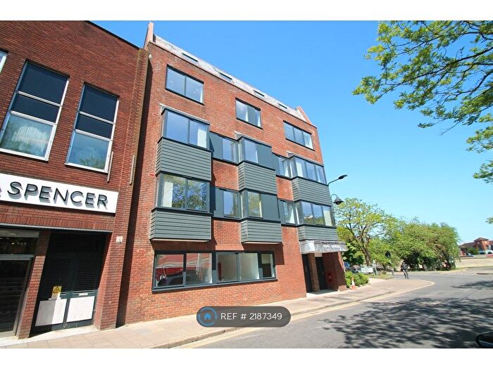 2 Bedroom Flat To Rent In Wing House, Aylesbury, HP20