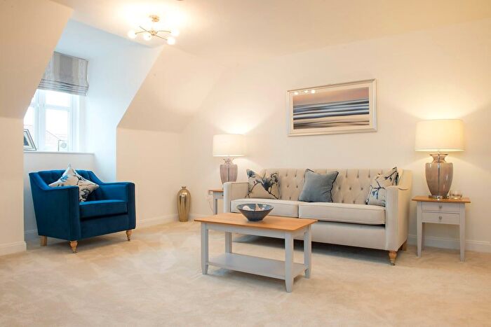 2 Bedroom Flat To Rent In Westhall Road, Warlingham, CR6